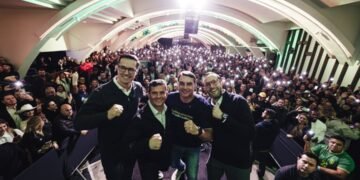 Moro lança pré-candidatura ao governo do Paraná ao lado de Flávio Bolsonaro e consolida chapa de oposição