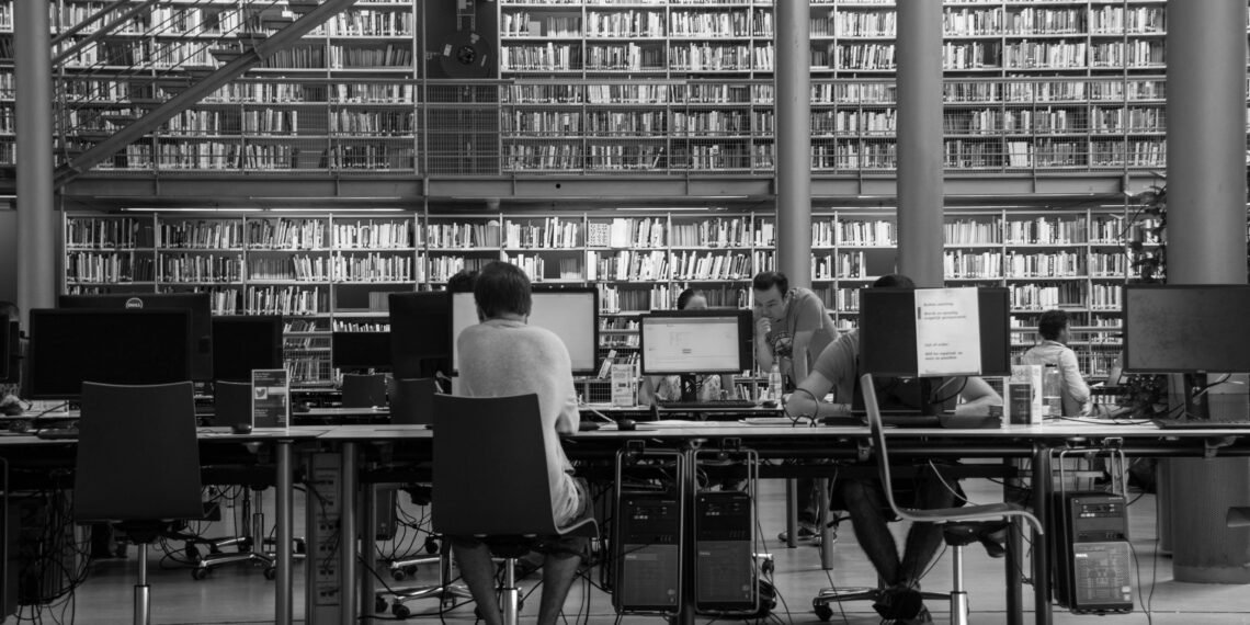87% das universidades brasileiras caem em ranking mundial e acendem alerta sobre pesquisa e financiamento