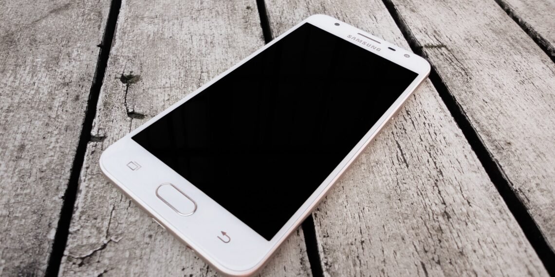 Brasil estreia banco nacional de celulares roubados com 3,3 milhões de aparelhos e consulta pública pelo IMEI