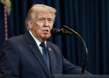 Trump confirma tarifaço de 25% sobre produtos brasileiros e governo Lula estuda retaliação