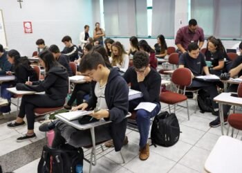 Senado aprova lei que torna educação financeira obrigatória nas escolas brasileiras