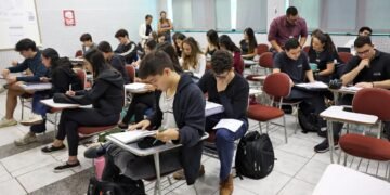 Senado aprova lei que torna educação financeira obrigatória nas escolas brasileiras