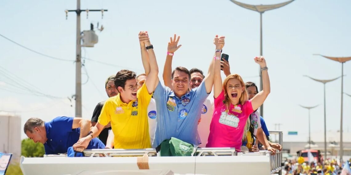 Flávio Bolsonaro e Carmelo Neto