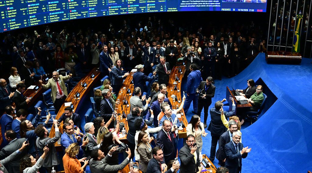 Senado aprova fim da 6×1 a 11 dias do segundo turno e tema vira disputa eleitoral
