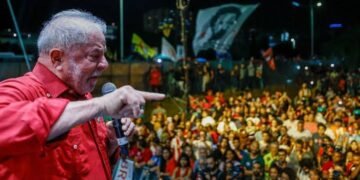 Na Paulista, Lula ataca decisão do TSE que tirou do ar o canal ”Exército do Lula”