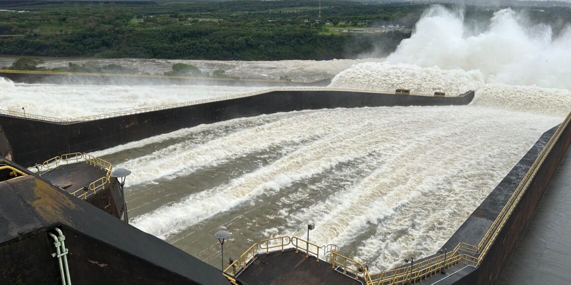 itaipu vertedouro chuva