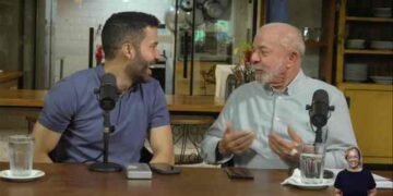 Lula conversa com André Janones durante live transmitida no YouTube