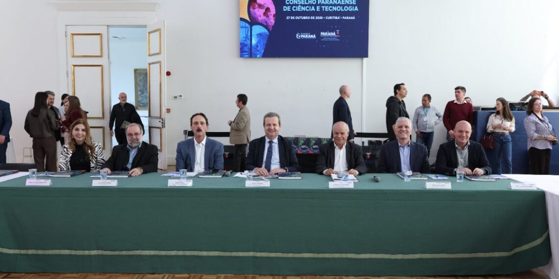 Reunião do Conselho Paranaense de Ciência e Tecnologia no Palácio Iguaçu, em Curitiba